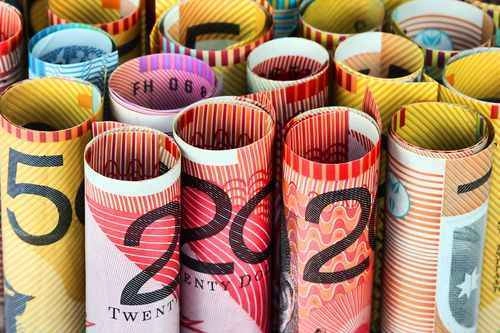australian-money-rolled-notes