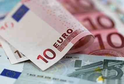 Euro Hanya Naik Tipis Meski PMI Zona Euro Tampil Apik 
