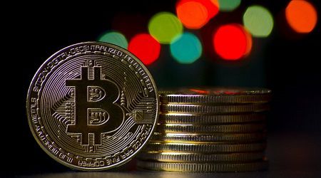 bitcoin viešai prekiaujama atsargomis