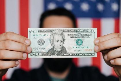Kenapa Dolar Menjadi Mata Uang Dunia?