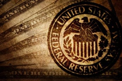 The Fed Pertahankan Suku Bunga, Prospek Hawkish Lambungkan Dolar